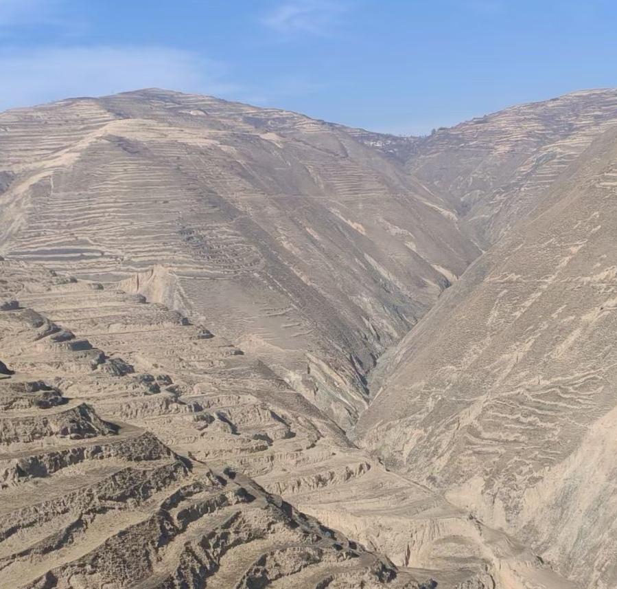 分享一下你随手拍下的照片没去过大西北的人，看过来：这里冬天童山濯濯。