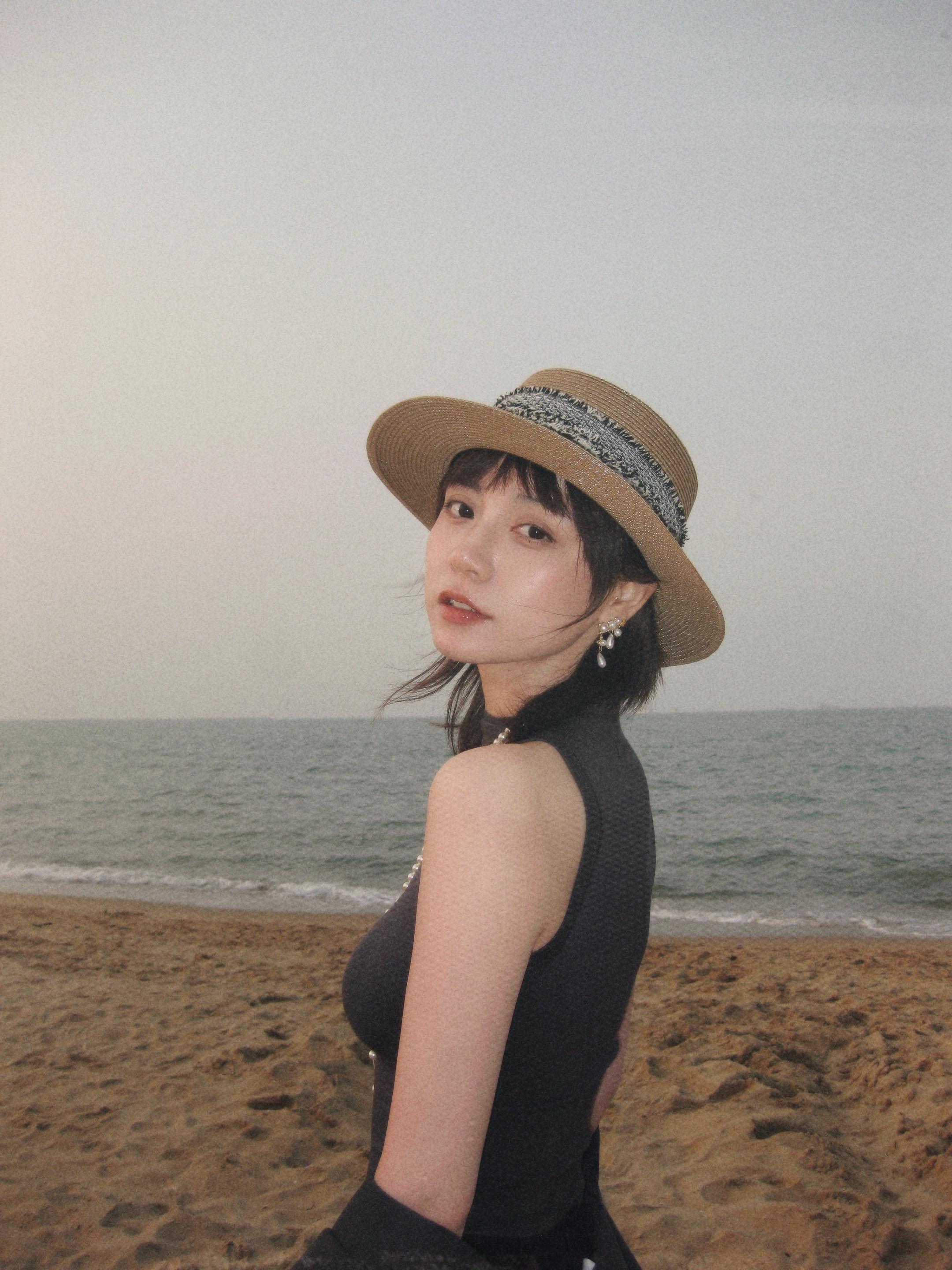 23岁的我一定想不到33岁的我。会是幸福勇敢的，过去10年把自己教的很...