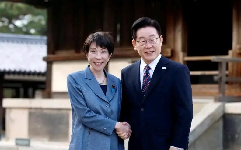 韩国总统李在明高规格接待高市早苗，让她受宠若惊，倍感欣慰。
高市来到李在明的家乡
