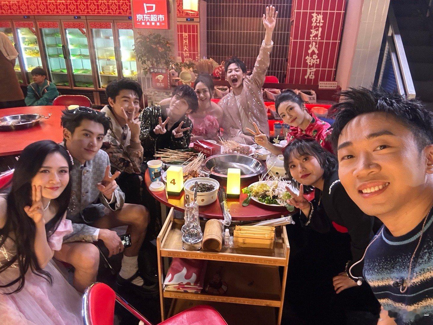 靳梦佳这8年我知道你是怎么过的见证八年，陪伴八年。靳梦佳的舞台蜕变就像一部励志剧