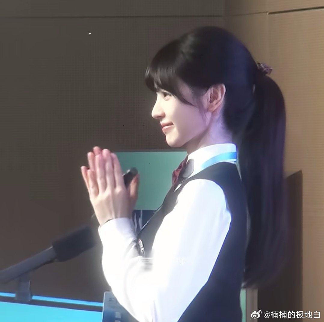 田曦薇高智感学姐天才女友 反复翻看田曦薇相关物料，完全就是我想象中的高智感学姐。