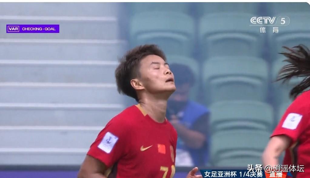 王霜破门为什么被吹了！韩国裁判这样的操作让人无语！时间来到上半场39分钟时，王霜