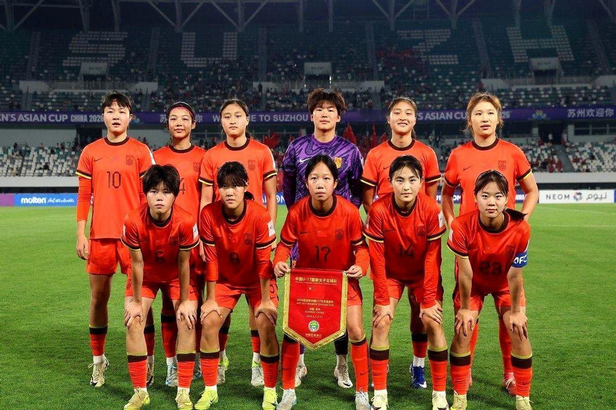 都别吵了，什么闭门训练，这事儿不重要。

重要的是，咱们U17女足姑娘2-4输给