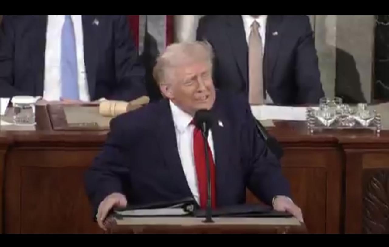 赢得自己都不好意思了[捂脸][捂脸][捂脸]

特朗普：“我们赢了这么多，真不知