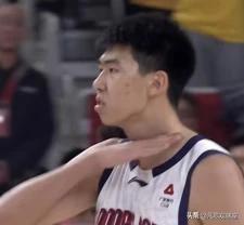 徐昕太狂了吧！一记补扣直接杀死比赛，对着山西做出抹脖子的动作，今晚不得不表扬一下