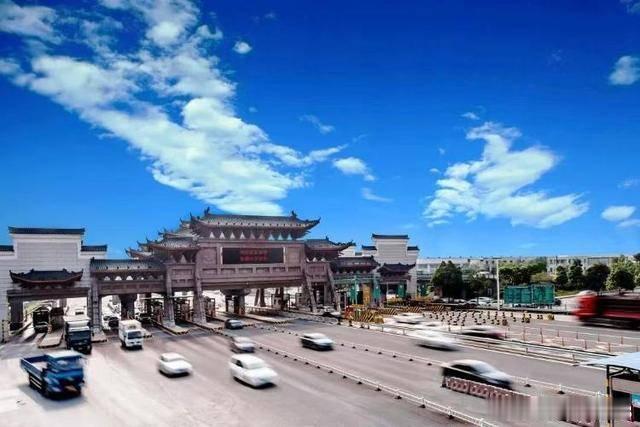 今年已有多条高速在收费期满后停止收费，高速免费时代真的要来了吗？------“通