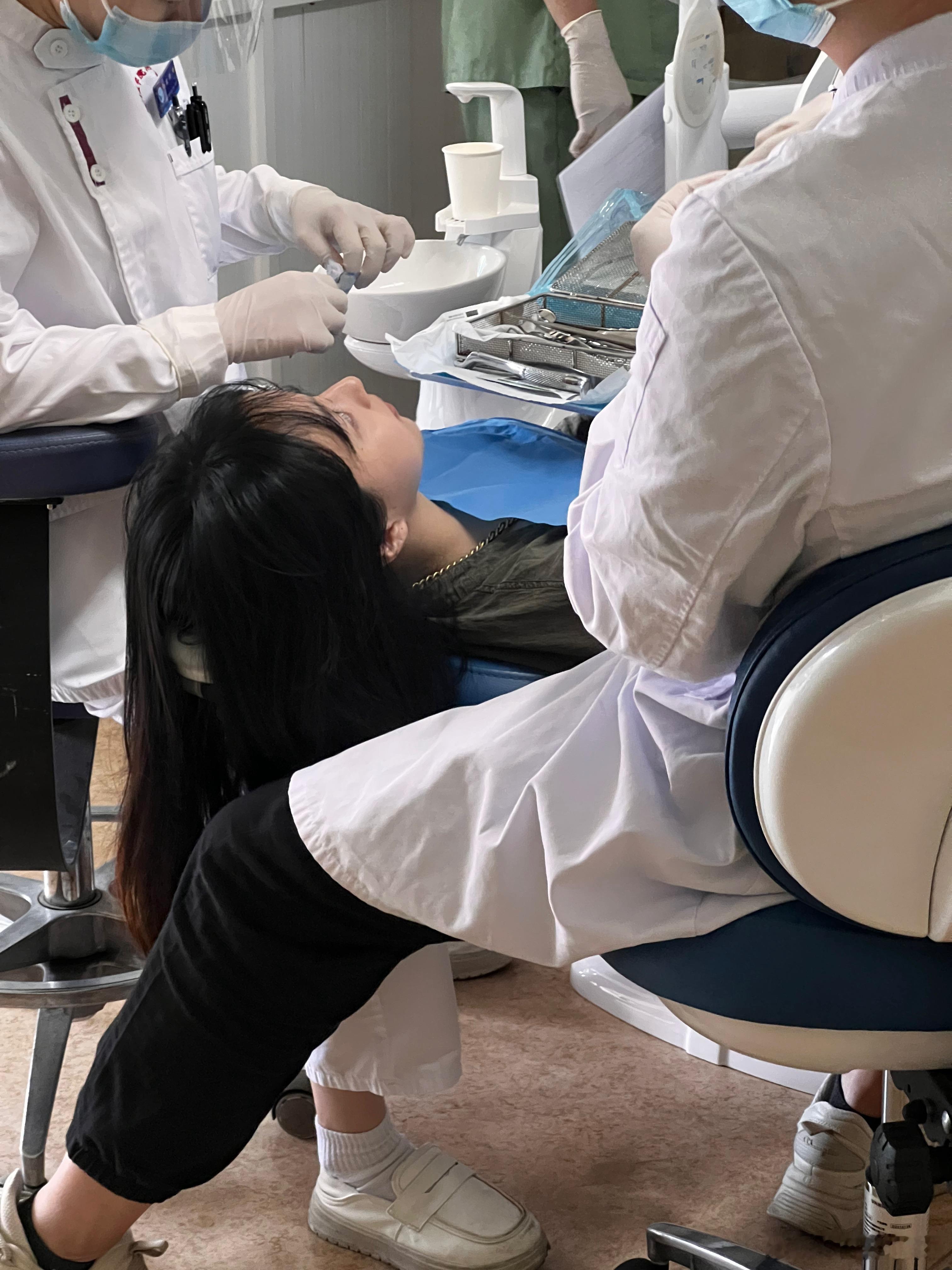 真正的勇士 拔完智齿当天炫烧烤 连炫三天 一周内拔完四颗智齿 ​​​