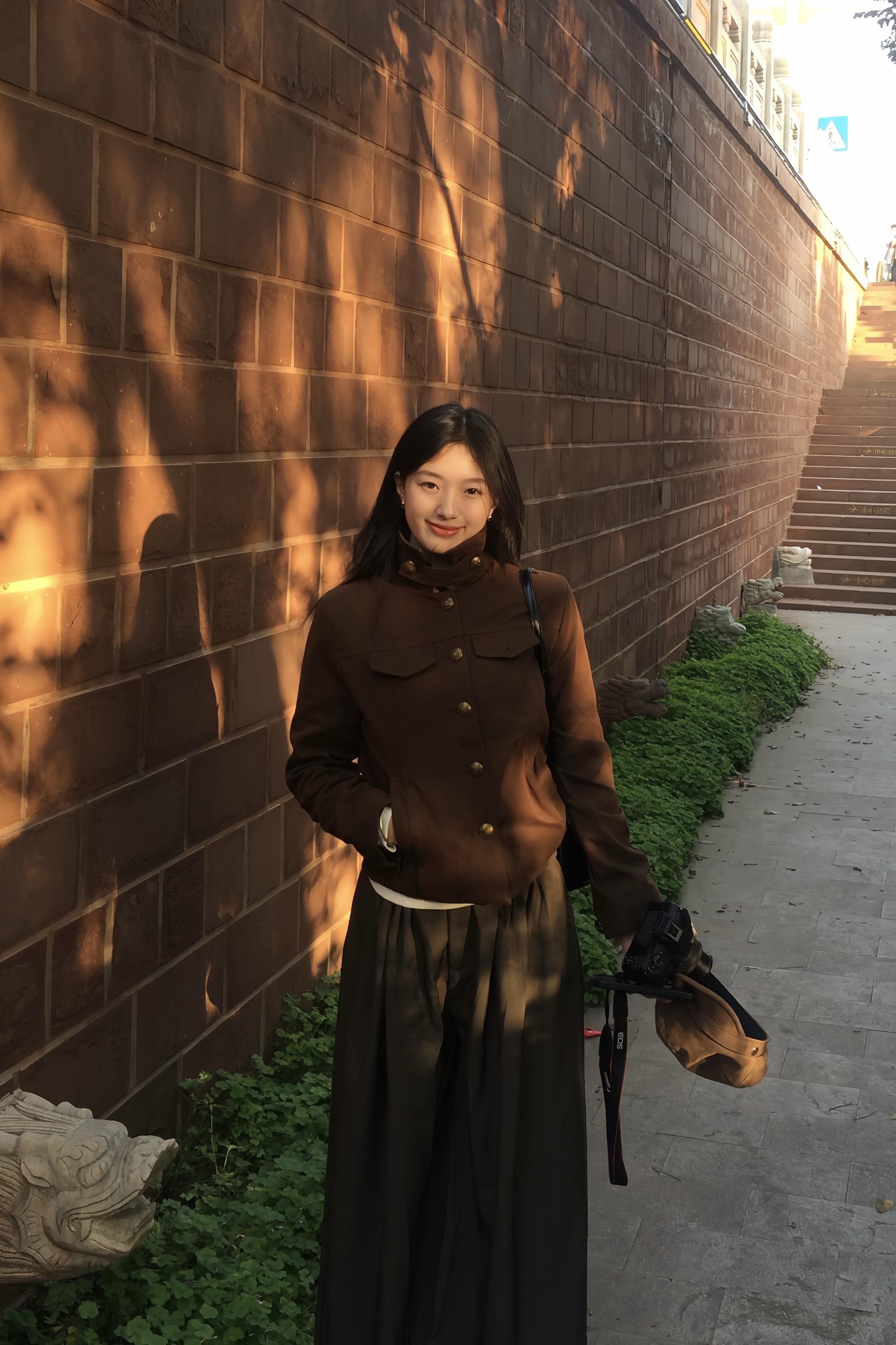 缘为冰 我把它抱在怀里 冰化了 才发现缘分也没了