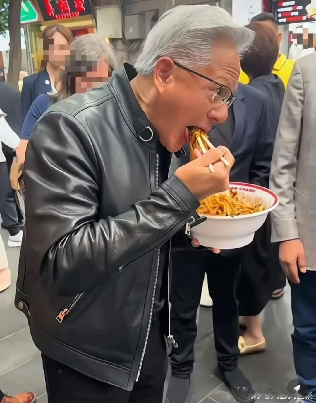 我去！可，🉑气死我了，我现在才反应过来。黄仁勋为什么爱这一口啊？原来他的血液里