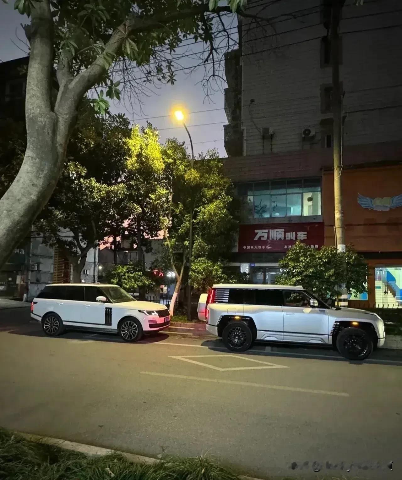 气场上仰望U8确实强，大揽胜在它面前都变得那么小鸟依人[捂脸]