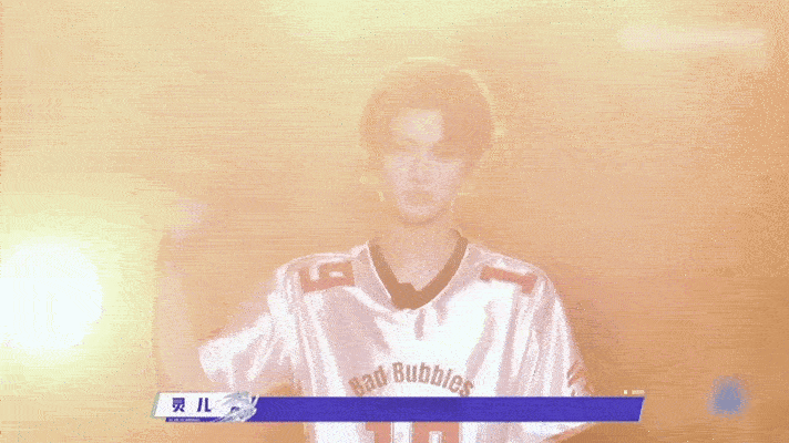 黄明昊唱了时代少年团的姐姐真漂亮 战至巅峰黄明昊这是把候场当演唱会了？对着宋亚轩