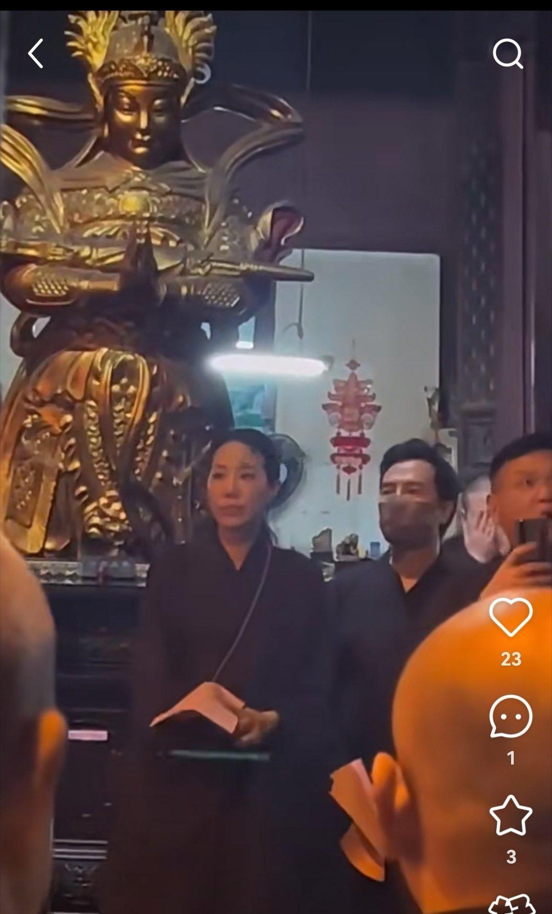 甄子丹、吕良伟两家人昨天登舟山普陀岛，今天在普陀礼佛。这是继2024年后，他们又
