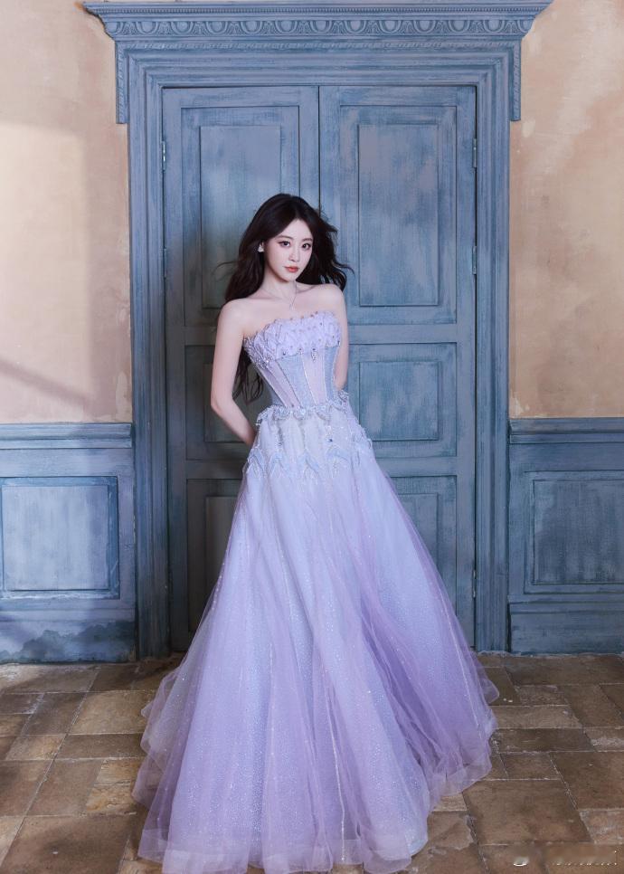 祝绪丹被顶光吓到失去表情管理 被祝绪丹听到顶光的小表情可爱晕了，慌乱遮脸的动作戳