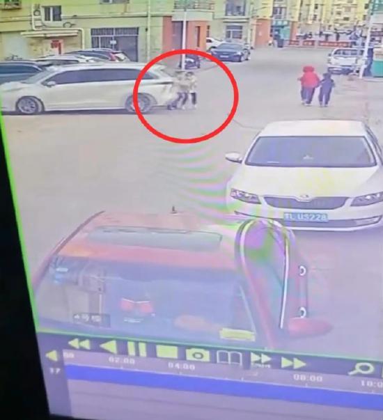 官方回应倒车事故致人死亡【内蒙古发生倒车事故致人死亡，司机疑法院工作人员，当地：