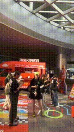 南京看演出偶遇神仙降温补给站 居然在南京街头偶遇了宝藏降温补给站，冰袋、降温湿巾
