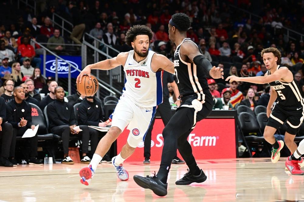 坎宁安一成就创队史纪录活塞120-112战胜老鹰，坎宁安出战33分钟，23投10