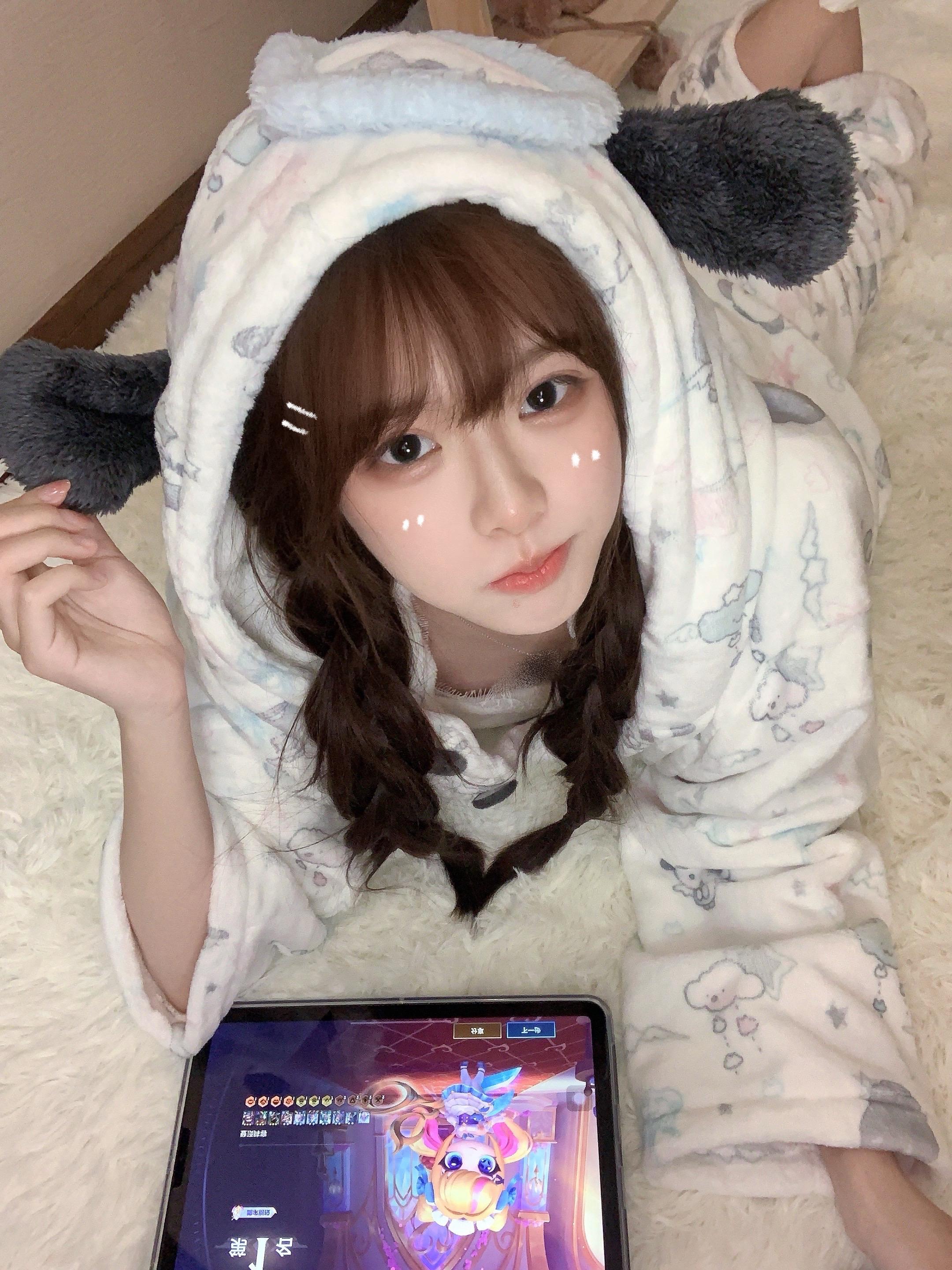 我宅家就这样๑⁃̀⩊⁃́๑。