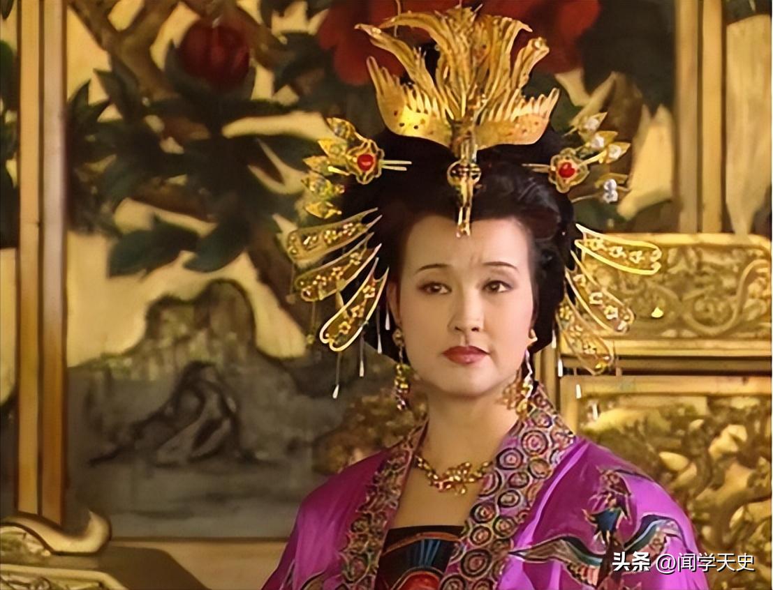 这事儿得把时间捋清楚。

武则天进宫那年十四岁，李世民三十九。一个是刚入门的五品