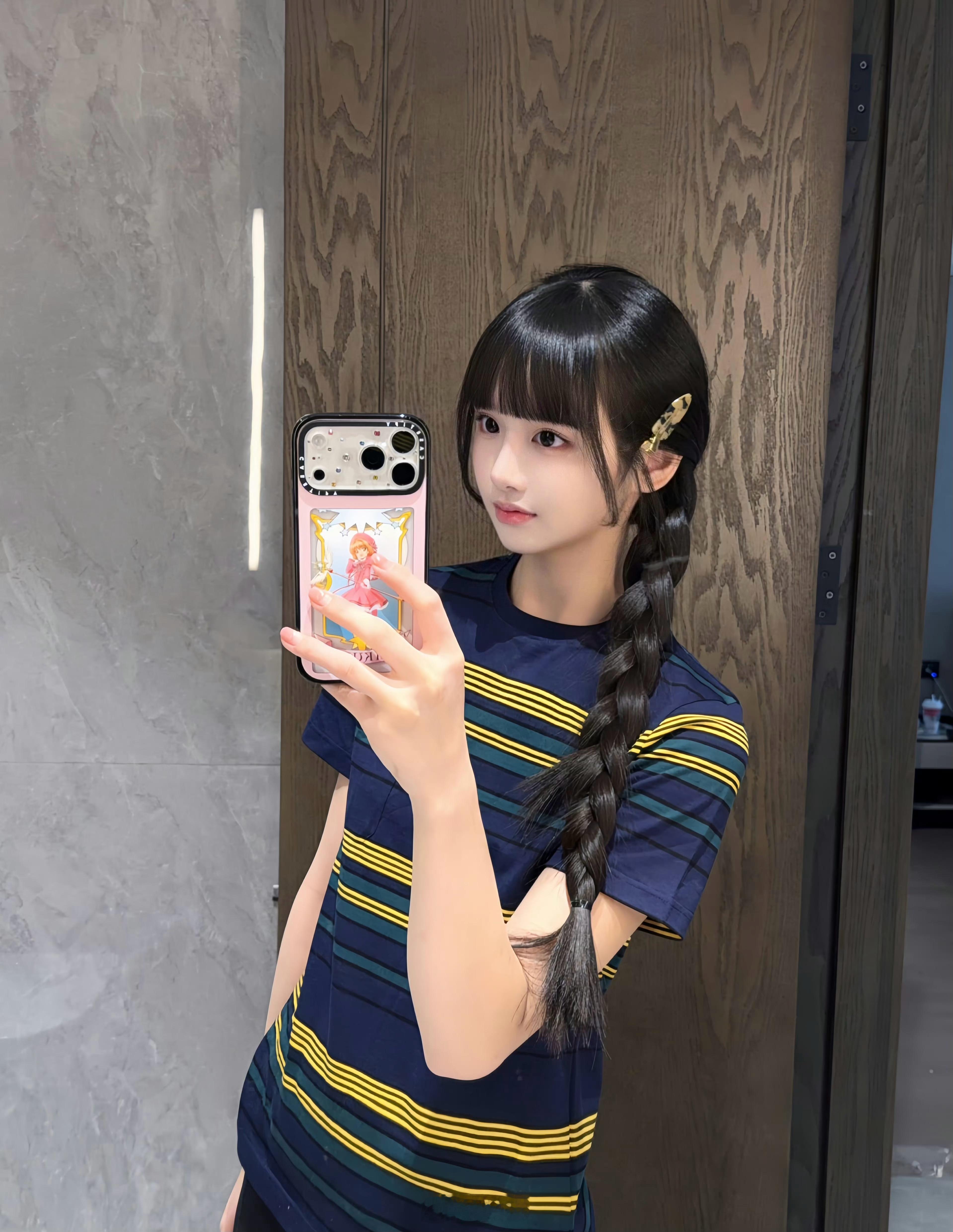 消费升级，越来越多好看的小姐姐用上了最新款iPhone 17 Pro Max！ 