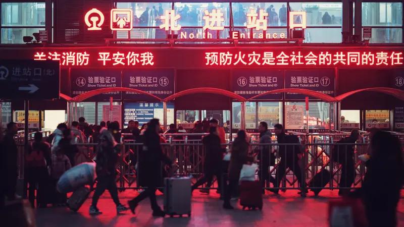 2026年春运开启，全社会跨区域人员流动量预计达95亿人次。有网友发现郑州到广州