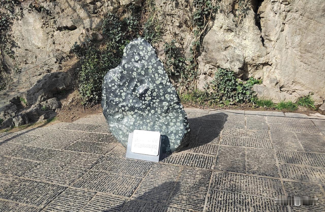 突然间想到一个问题，以前的网贷电子合同签的名字如何鉴定真伪，又如何查询签字时的单