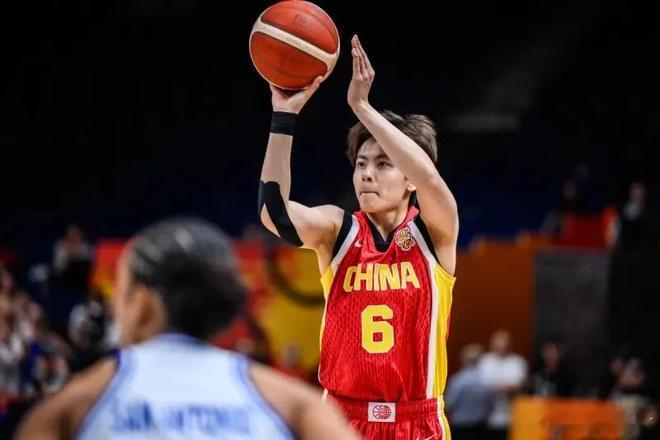 【杨舒予11次助攻创造新纪录】第一场短暂低迷之后，杨舒予连续三场打出领袖表现。昨