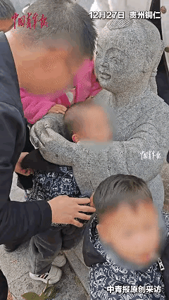 人怎么能闯这么大祸！近日贵州铜仁，爸妈带三岁的男孩去公园游玩，玩的兴起就没顾得上