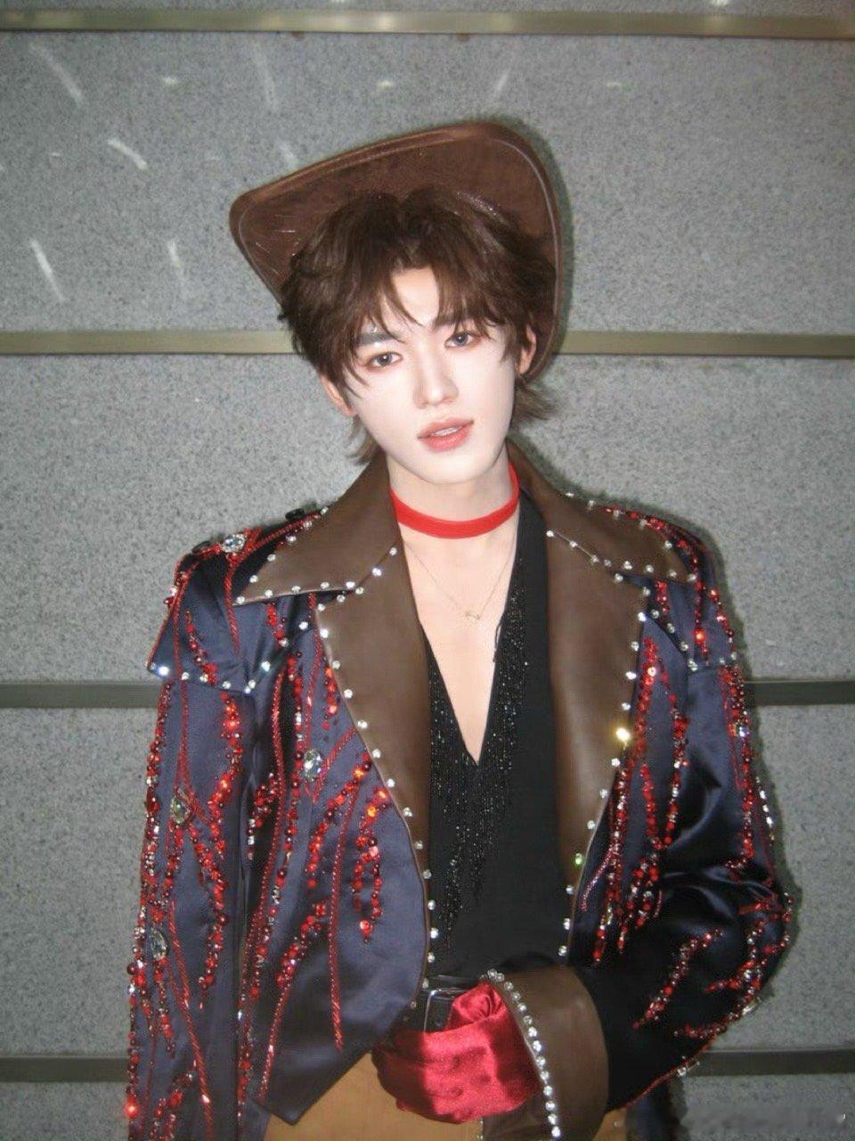 宋亚轩 游刃有余舞台表现力好喜欢宋亚轩舞台表现力里的这股游刃颈儿，简直太迷人了～