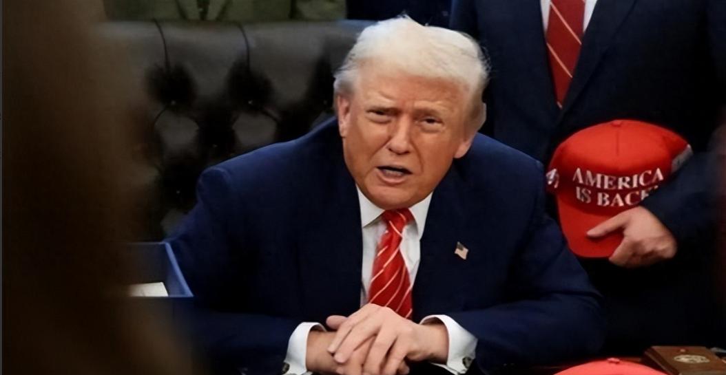 台湾全岛无差别下跪了！

综合台媒报道，随着国民党主席郑丽文的明确表态，岛内各党