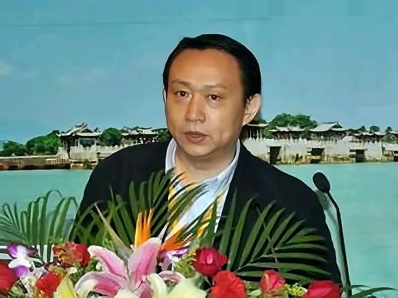 东方大国的学者卢麒元，近日在北京公开发声。
​他提出了一个惊世骇俗的主张：“立法