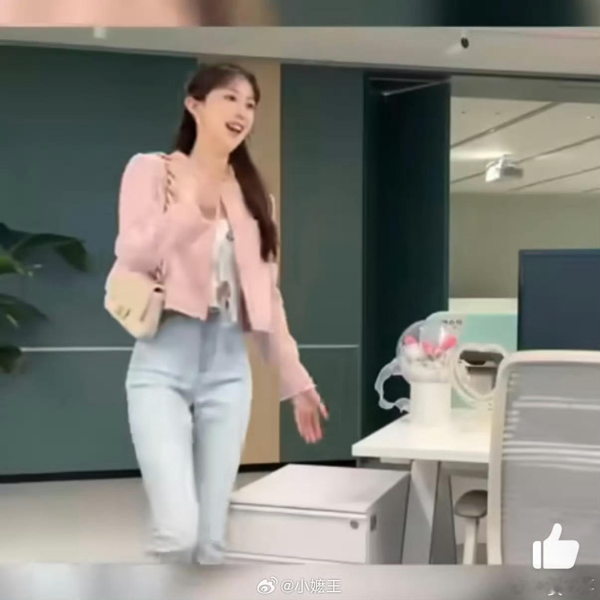 大厂年轻人上班穿搭比时装周还敢穿这也太有想法了吧！我上班就穿的普普通通的 ​​​