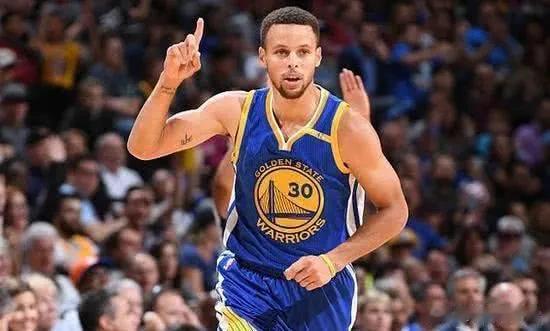 实话实说，NBA联盟真正能称得上“一人一城”的超巨，现役仅此三人：

1、库里—