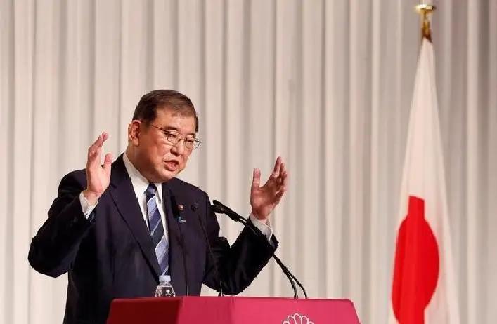 日本对华依赖现实，强硬路线激化矛盾，米缸药瓶悬疑待解。
石破茂在东京演讲指责高市