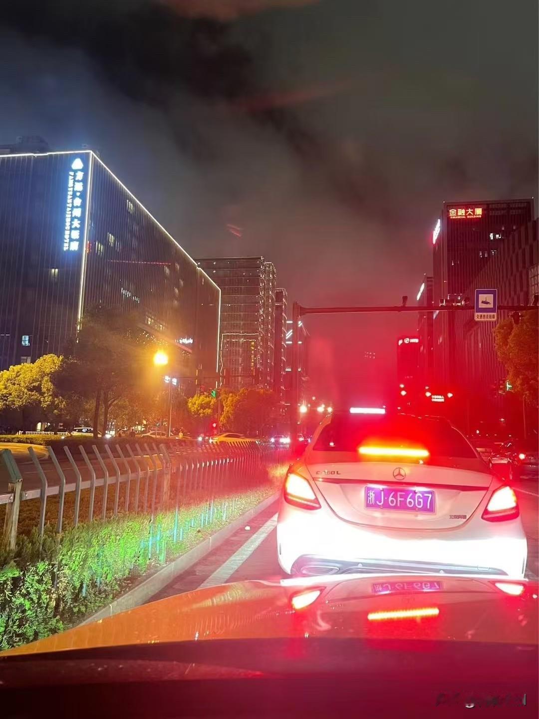 我爸是个老酒怪，一天不喝心里慌，从年轻开始喝到如今60岁。今年，他突然做了一件特