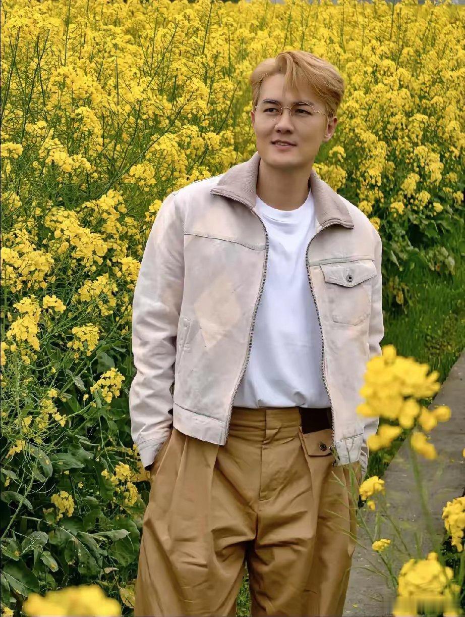 吴克群上人民日报了！靠的不是俊朗的外表，也不是所谓的影音作品，而是刻在骨子里的信