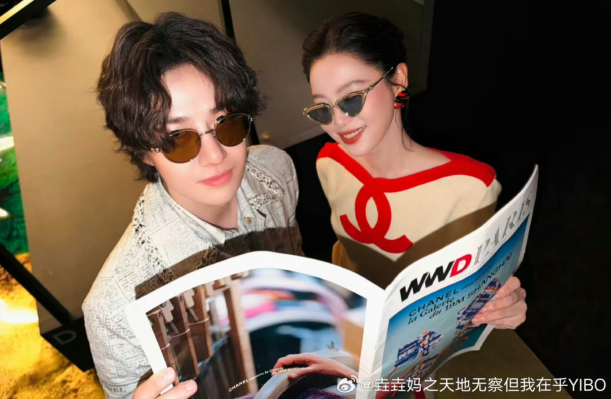 王一博[超话]王一博辛芷蕾看杂志合照王一博辛芷蕾晒王一博拍的自己辛芷蕾晒王一博拍