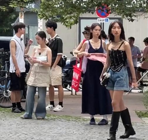 花少里，除了宋茜洋气点，其他人最大的特点就是瘦，瘦成排骨精 ​​​