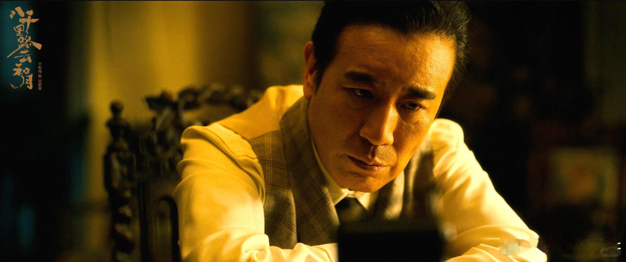 没有一句台词但全看懂了 眼神里的重量胜过千言，沉默时的呼吸都带着情绪。细微动作全