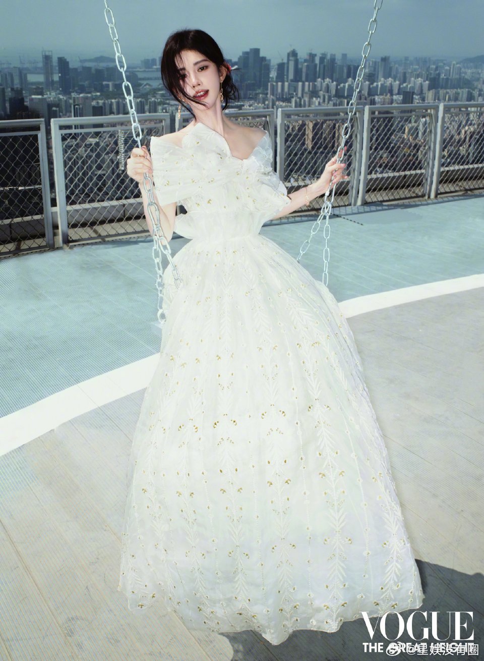 鞠婧祎这种微张嘴巴的表情好欲哦为啥有人说她擦边。。。 ​​​