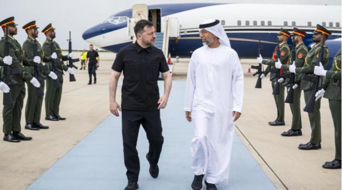 泽连斯基刚送来援军，伊朗导弹就从天而降，警告乌克兰别管闲事
 
可能有人没看明白