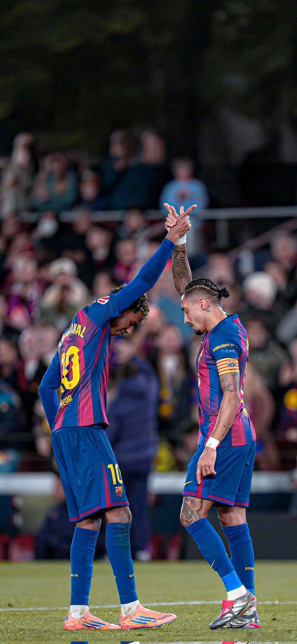 图：拉明·亚马尔和拉菲尼亚。[综合] 