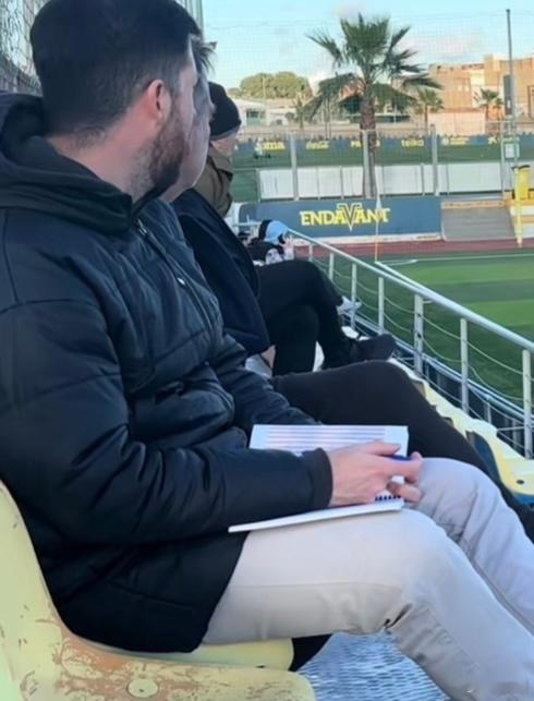 据在瓦伦西亚的中国球迷“Ivan”爆料：昨晚瓦伦西亚U16联队热身赛，看台上这位