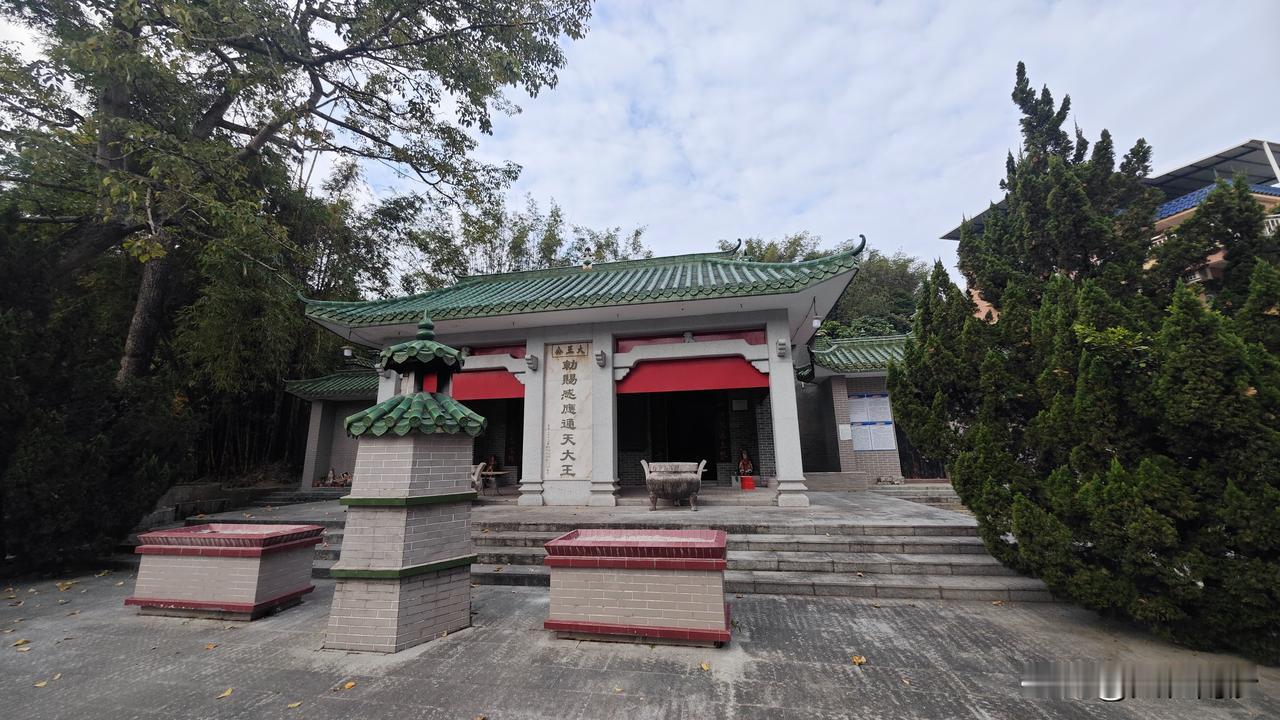 南沙有个大王庙，你知道在哪里吗？
蕉山法鼓通三界，雷涧云旗护两村