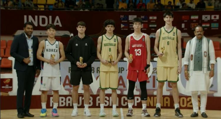 中国男篮又一颗希望之星！U18亚洲杯中国男篮勇夺亚军！核心前锋张懿赵杰入选最佳阵