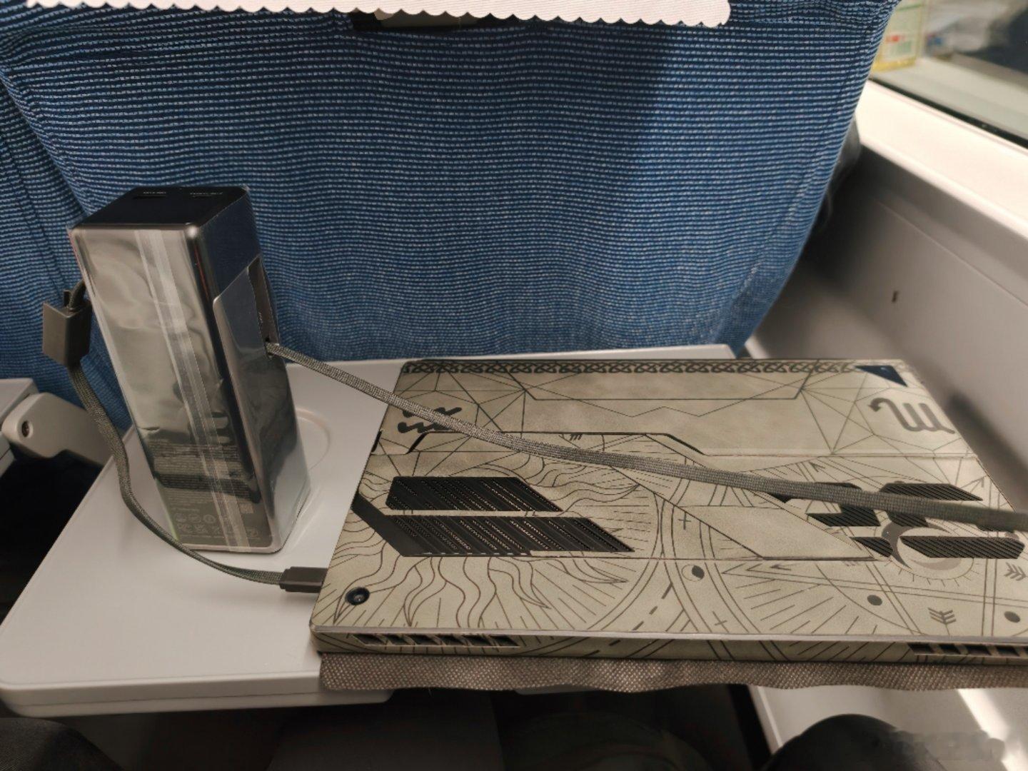 闪极170W超充站随时实现用电自由25000mAh支持120W Mi闪充和100