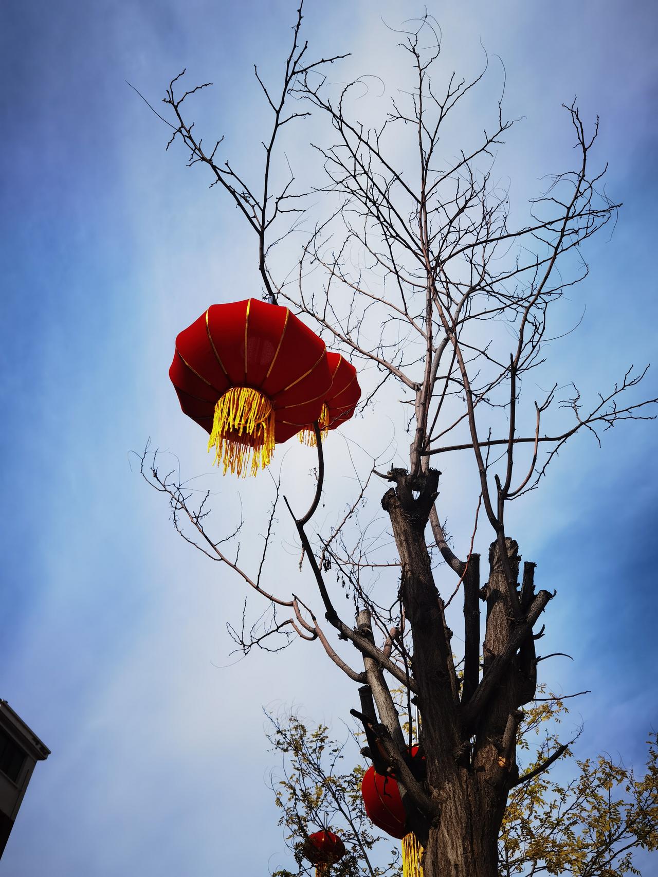 节日氛围越来越淡，主要是人们的业余生活越来越多姿多彩了。其实也没什么不好，自在活