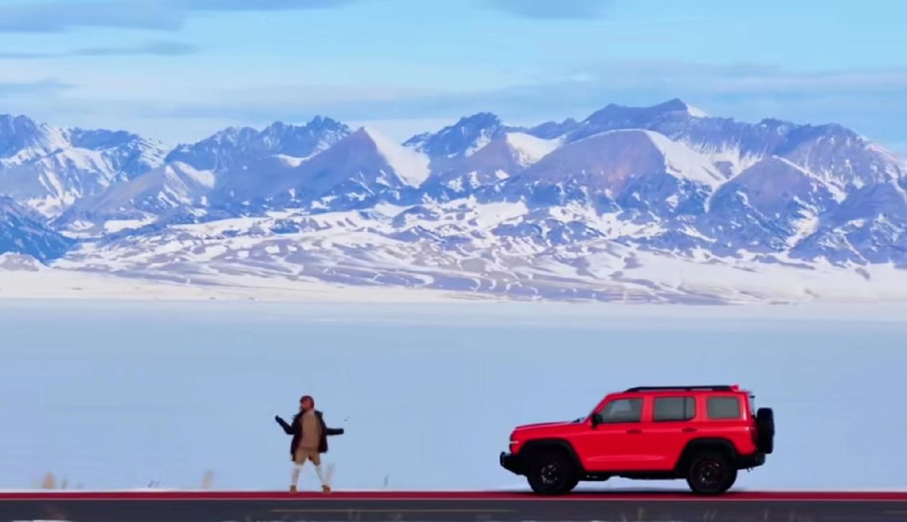 台湾知名网红钟明轩最新发布的旅游Vlog视频受到了很大的关注，他这次过年没有选择