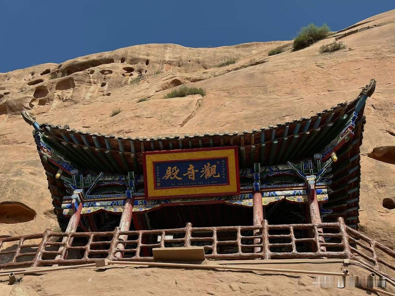 【马蹄寺千彿洞】
在绝壁之上，聆听千年的梵音。每一寸岩壁都刻着时光的印记，叙述千