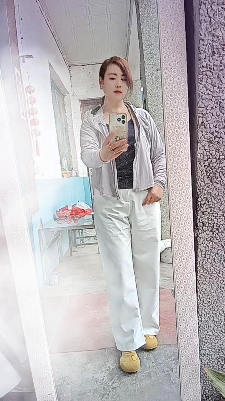 白色裤子ootd 杜绝穿搭焦虑 纪录美好生活