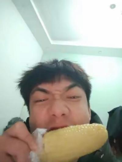 司机高速上撞半挂！真是有够惊险的，幸好人没事加木遭遇严重车祸